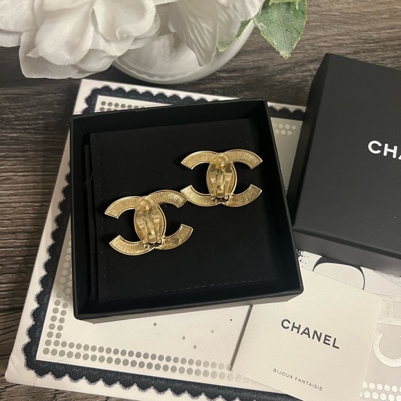 Chanel Statement X-Large Gold Crystal Faux Pearl CC Clip On Earrings - Picture 6 of 11